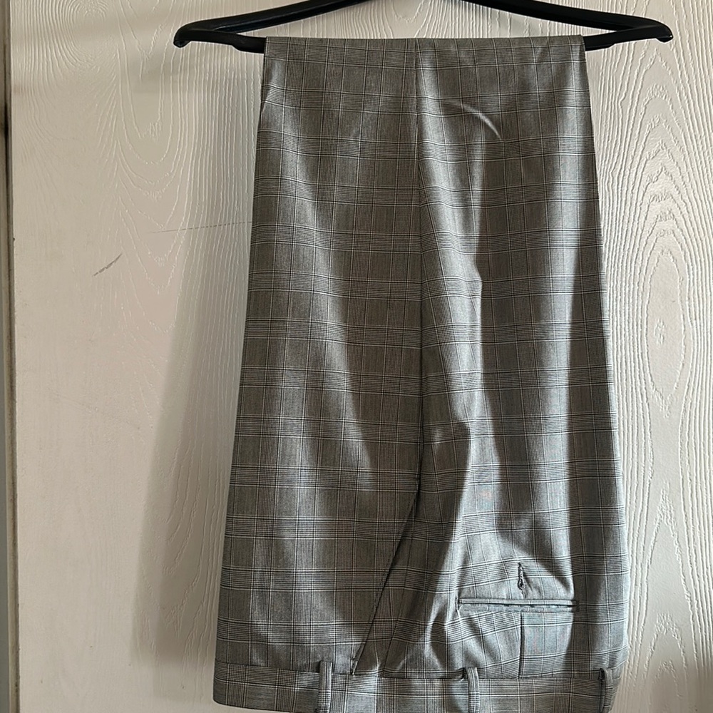 Men’s Sean John grey plaid 3 piece suit size 50L